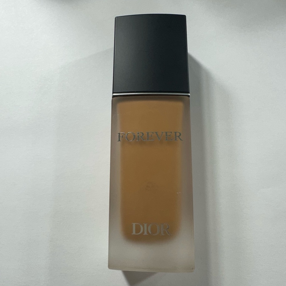Dior Forever
Matte Foundation - 24h Wear - No Transfer